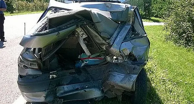 Laghetti, motociclista muore dopo aver tamponato un'auto