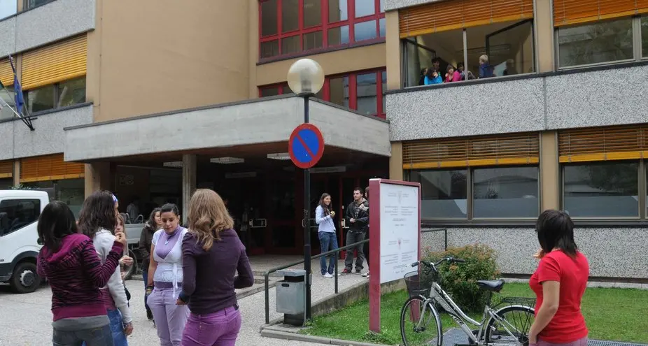 Il primo giorno di scuola per 2.200 scolari e studenti