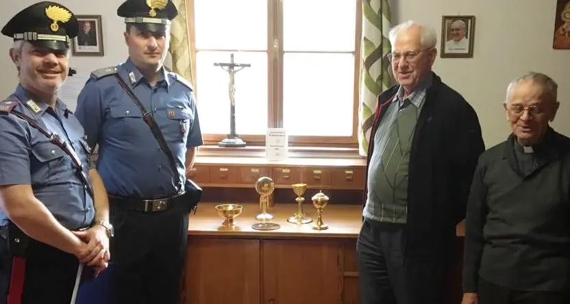 Ritrovati i calici rubati nel convento di Merano