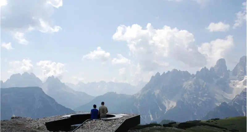 Val Gardena, una terrazza con panorama da sogno sulle Dolomiti