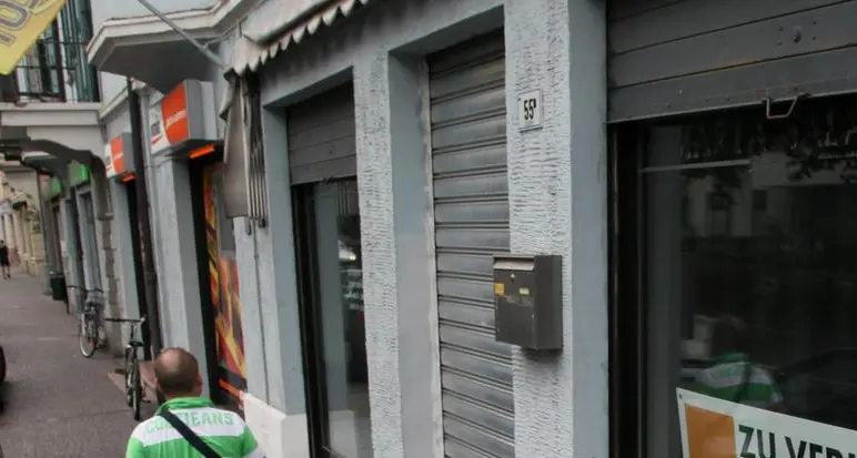 Crollo dei negozi, boom di bar e ristoranti