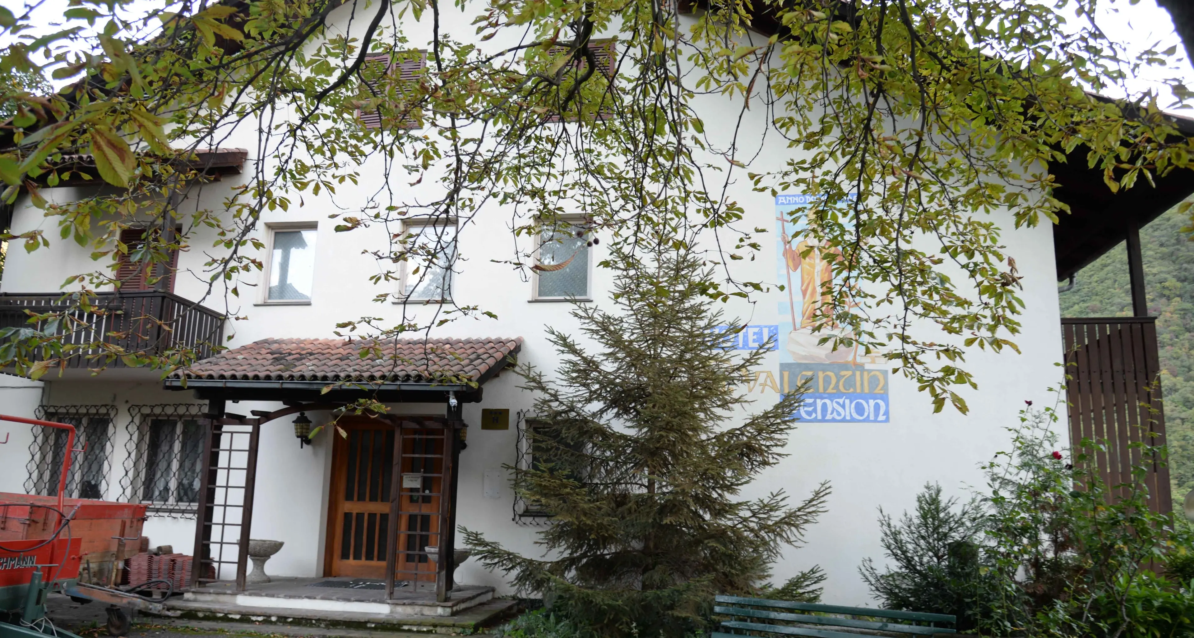 Merano, la Provincia cambia idea: i profughi minorenni non andranno più allo Zarenbrunn
