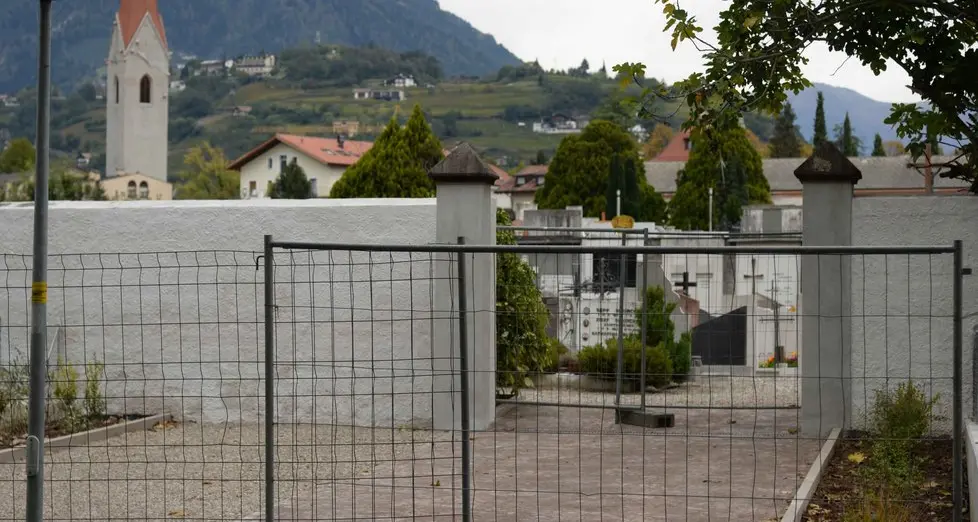 Pronto il secondo accesso al cimitero di Maia Bassa