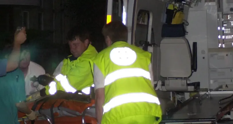 Scooter contro auto in viale Europa: grave il motociclista