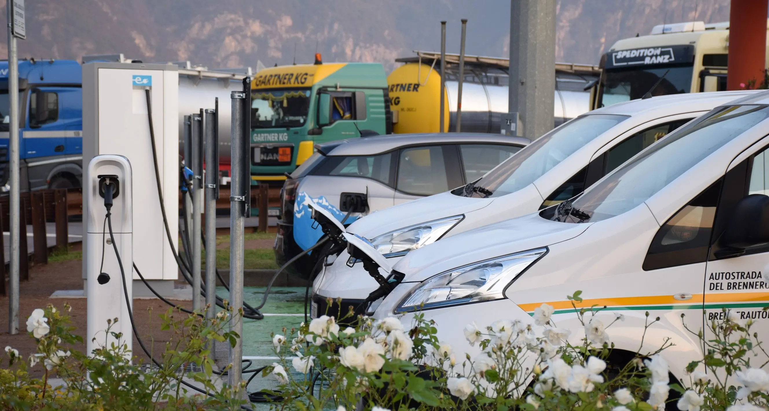 A22: attive due nuove colonnine elettriche nell'area di servizio Paganella ovest
