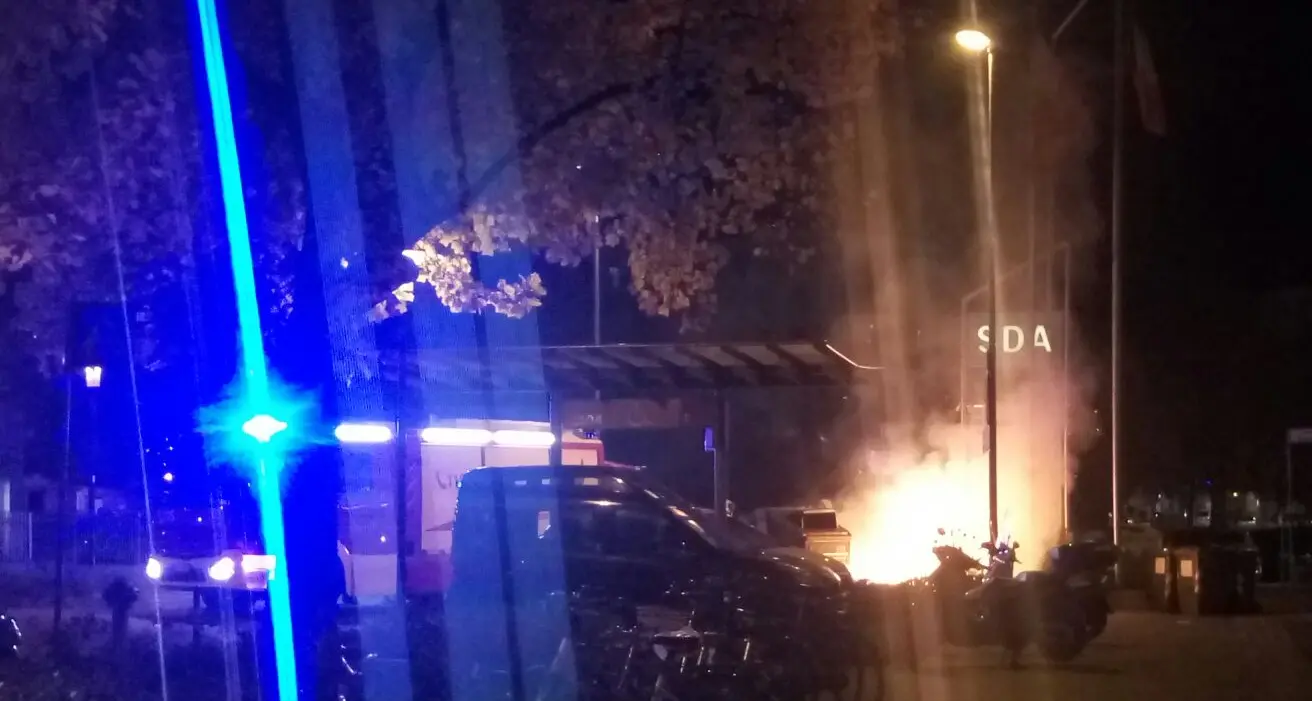 Raid incendiario a Bolzano