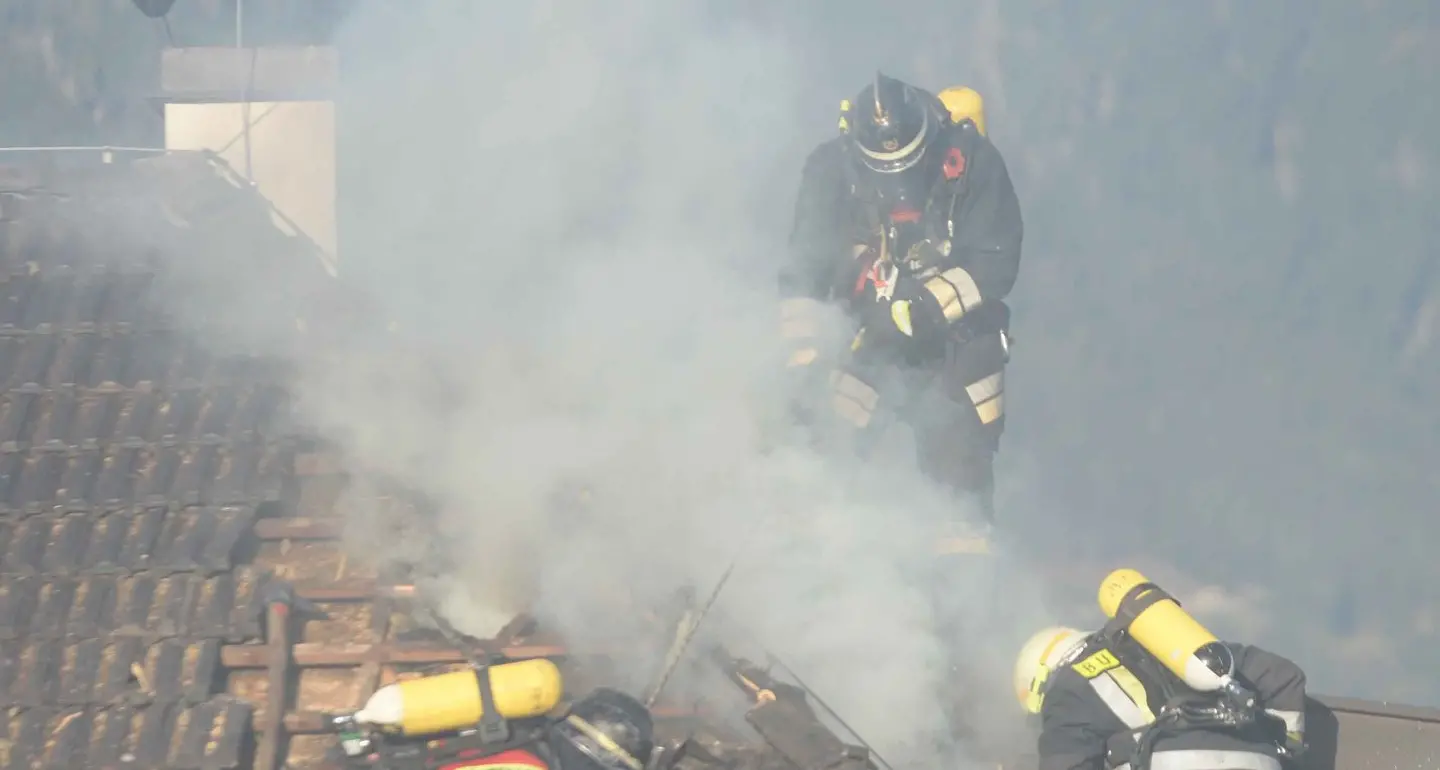 Lana, Exclusiv devastato dalle fiamme