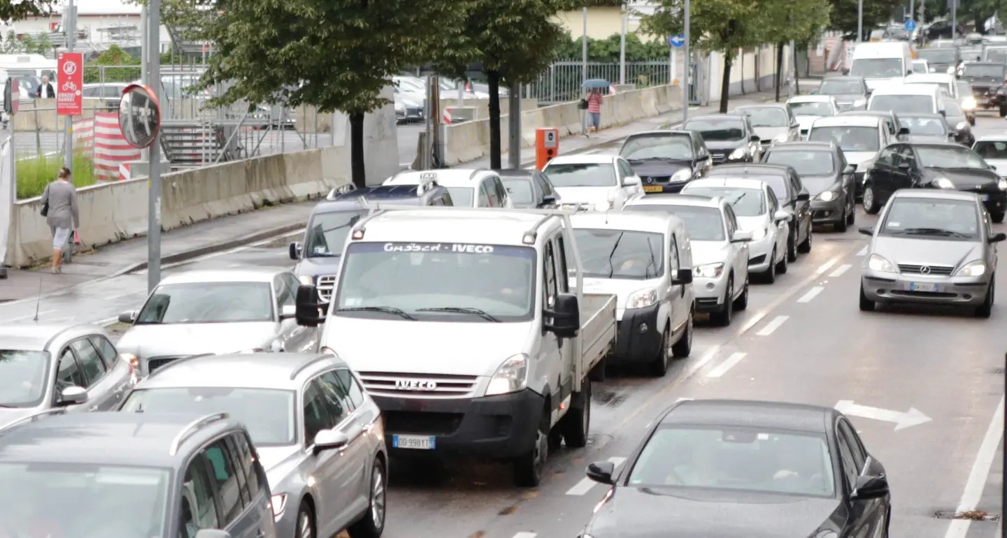 Targhe alterne e A22 gratis, ecco il piano