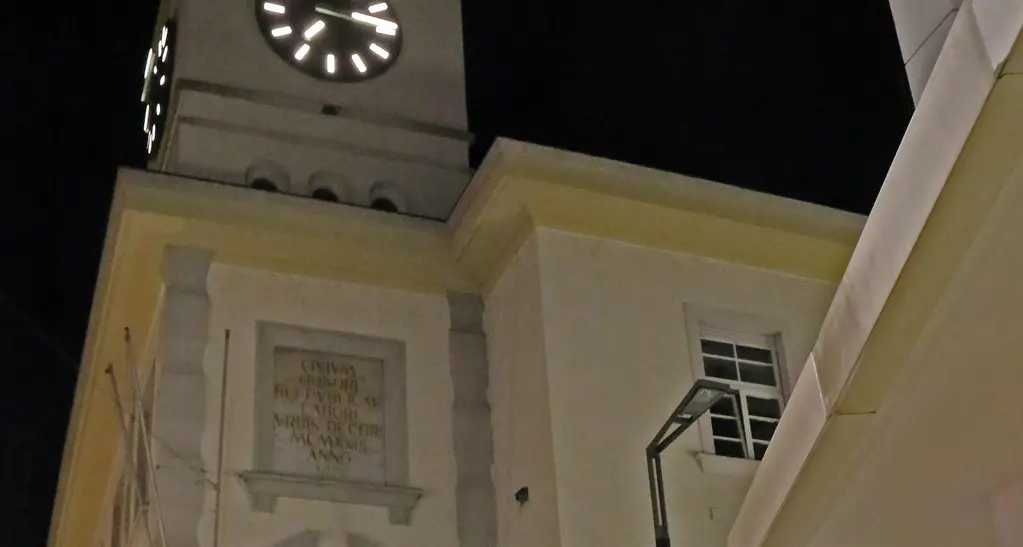 L’orologio ora brilla nella notte