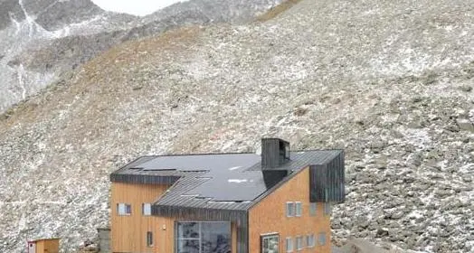Rifugi alpini da ripensare «Occorrono dei paletti»