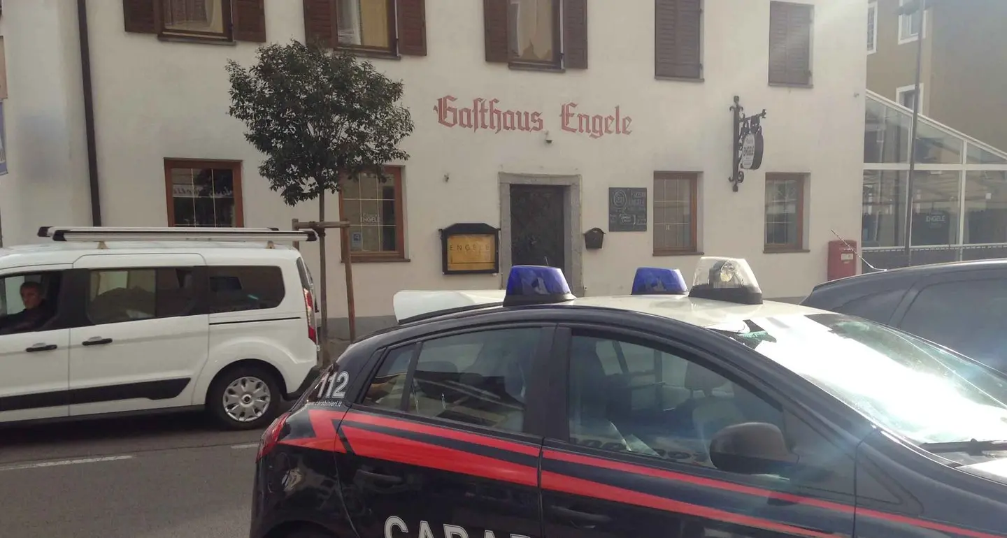 Serie di furti in pizzeria e negozi d’abbigliamento