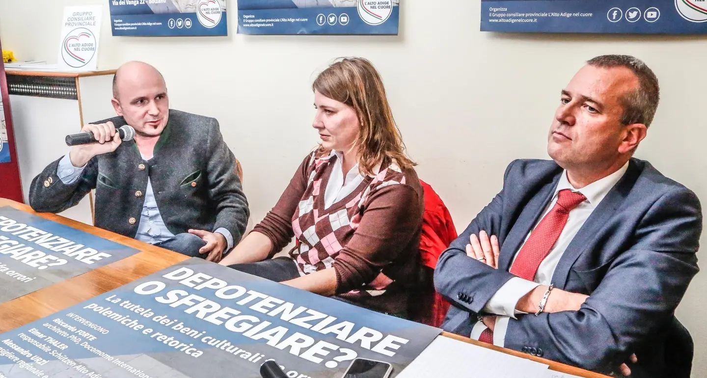 «Giusto spiegare ma sbagliato mettere la sbarra sul marmo»