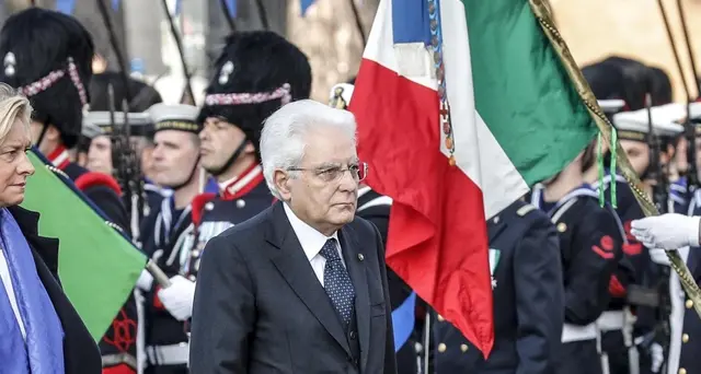 Roma, Mattarella all'Altare della Patria