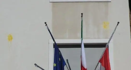 Raid vandalici ad Egna, sindaco a muso duro
