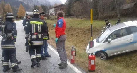Anterselva, esce di strada per la velocità