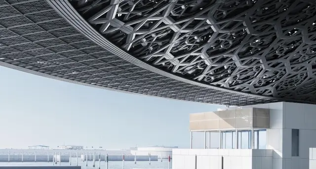 Dopo 10 anni di lavori apre il Louvre di Abu Dhabi