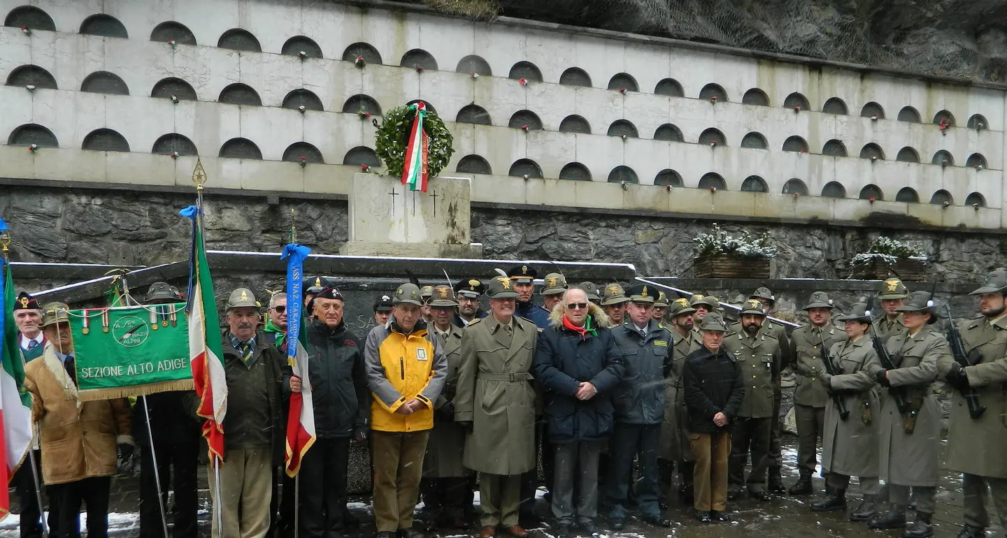 Vipiteno, commemorati i caduti alla caserma Menini