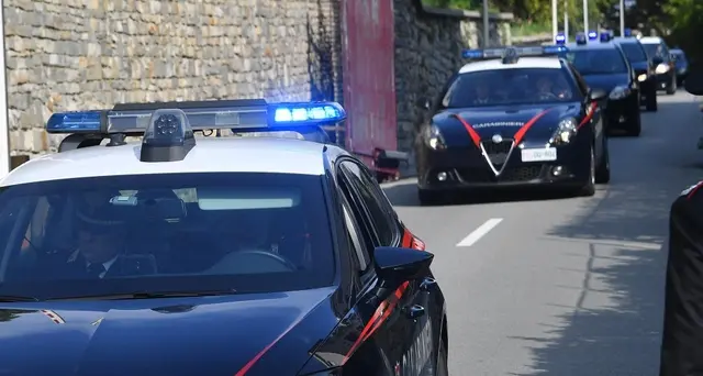 Vuol far prostituire la madre, fermato un 15enne