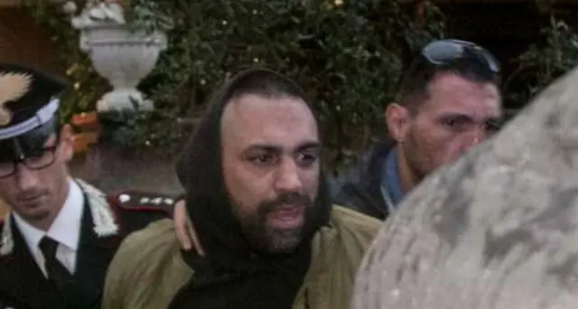Spada al gip: \"Io provocato dal giornalista\"