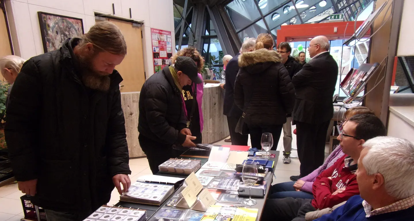 Francobolli in mostra al Forum