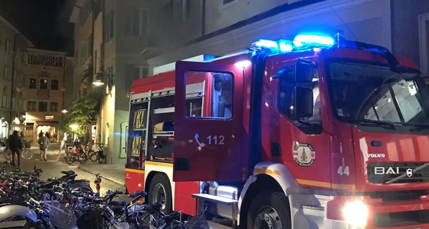 Galleria Stella, incendio nella cantina del tabacchino