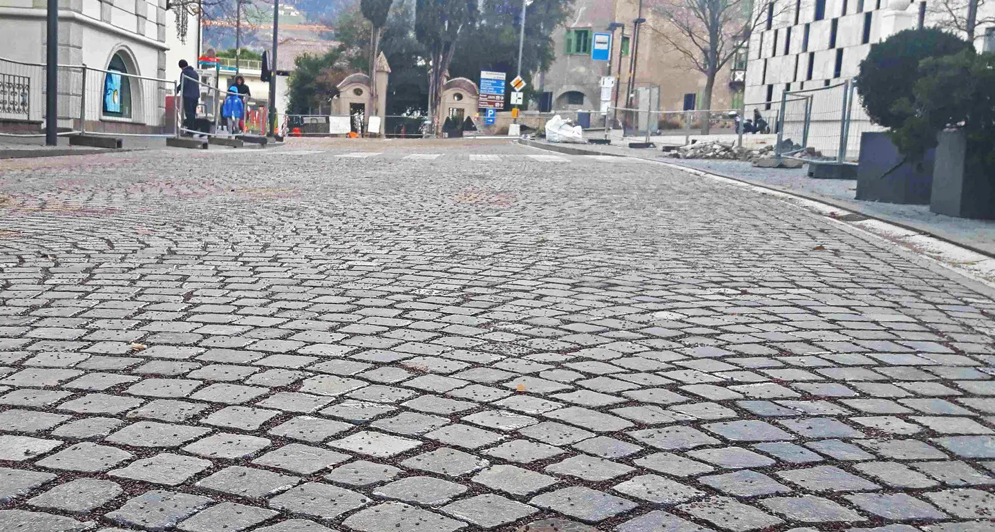 Piazza Fontana, pavimento tutto nuovo