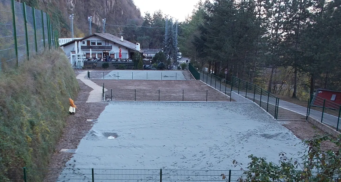 Al posto dei campi da tennis arrivano quelli di beach volley