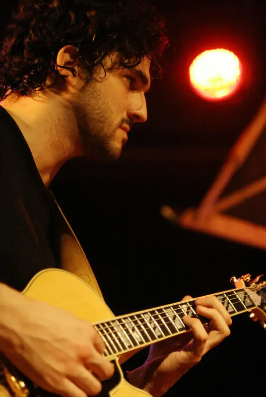 Stasera al Dekadenz, il quartetto del chitarrista Scott DuBois
