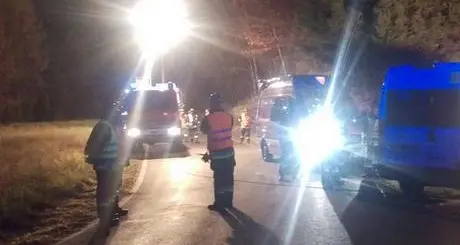 Sarentino, pulmino contro un muro