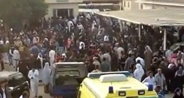 Egitto: terroristi con bandiera Isis