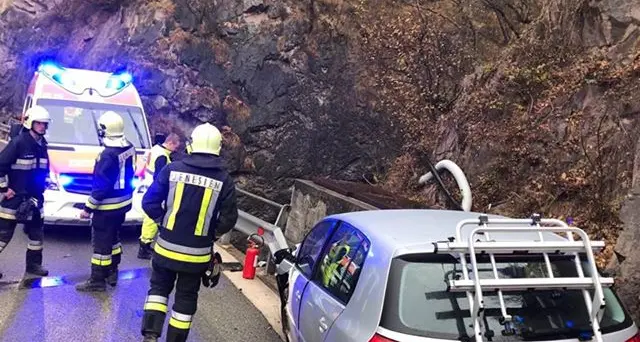 San Genesio, due auto si scontrano: un ferito