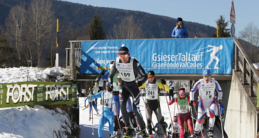 Le piste aprono a giorni e in Val Casies si lavora per la Gran Fondo