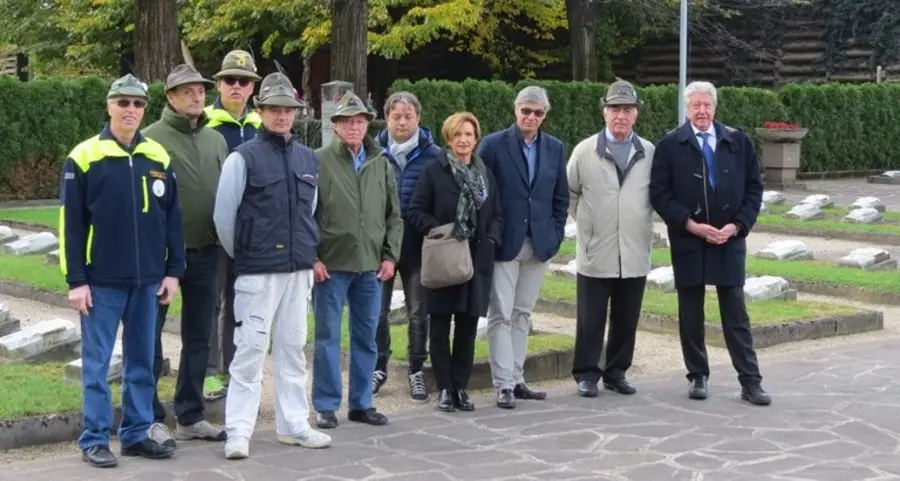 Cimitero militare, ci pensano i veci
