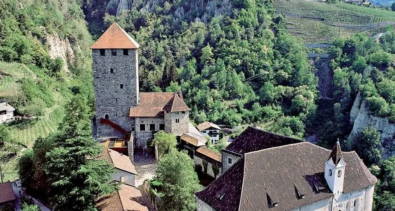 Presentati i primi due volumi sulla storia di Castel Tirolo