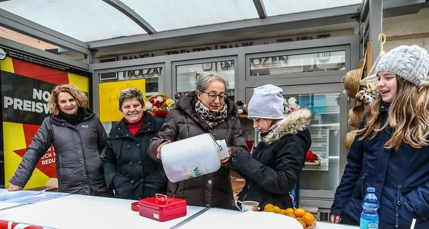 Sorpresa: Arno tra gli Alpini in via Resia