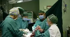 Le ostetriche: \"Basta abusi sulle donne in sala parto\"