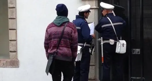 Mendicanti aggressivi con gli anziani, giro di vite