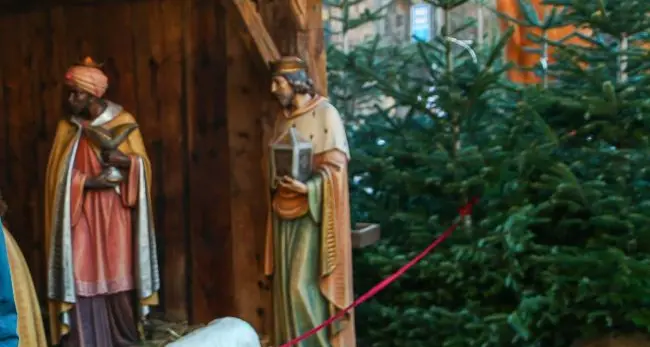 Profanato il presepe vivente di piazza Walther