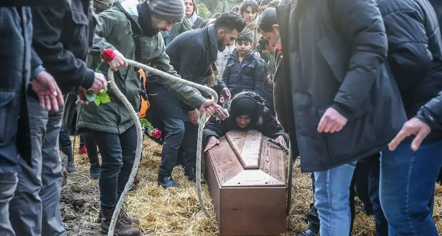 Strazio e disperazione, l’addio al piccolo Adan