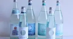 Acqua colorata ritirata dal mercato