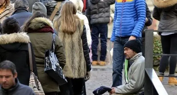 La giunta: niente contributi a chi insegna a mendicare