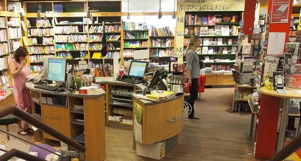 Furto in libreria: colte sul fatto grazie alle telecamere