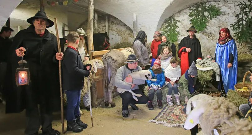 Niclara, decine di visitatori per il presepe vivente