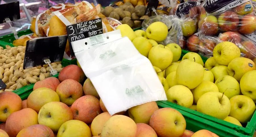 Sacchetti bio per frutta e verdura, ma si pagano
