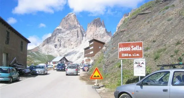 Un traffico più “leggero” sui passi dolomitici