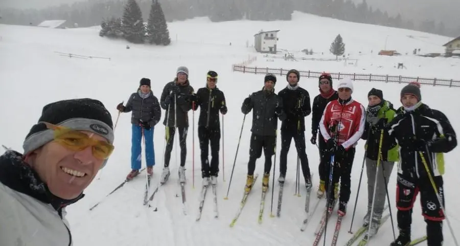Corso di sci sotto la neve con il Bike Club Egna