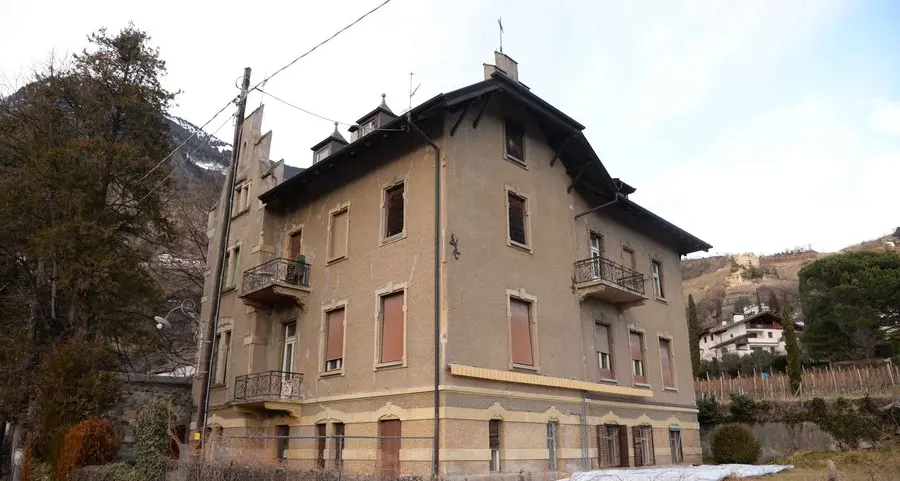 In vendita la vecchia scuola di Quarazze
