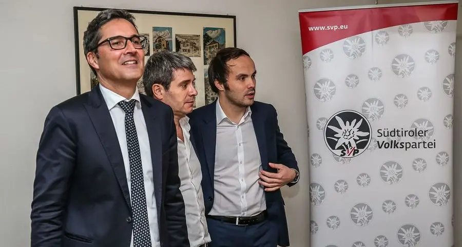 Doppio passaporto, frenata della Svp