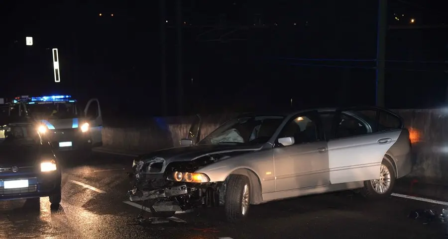 La donna alla guida della Bmw denunciata dai vigili