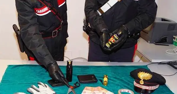 Merano. Aggrediscono un uomo per sottrargli cellulare e soldi: arrestati